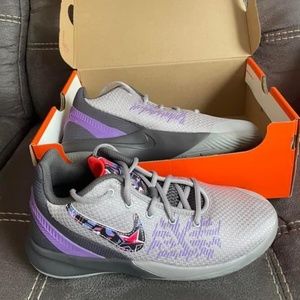 NIB NIKE Basketball Shoes  KYRIE FLYTRAP 2 sz 6.5 $45